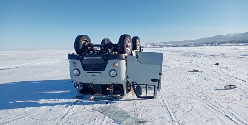 Car With Foreign Tourists Overturns on Lake Baikal